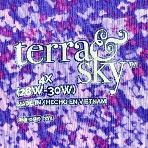 Terra & Sky Women's Ditsy Varsity Purple Capri Legging Size 4X (28W-30W) NWT - Picture 5 of 11